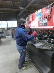 ステンレス曲げ作業